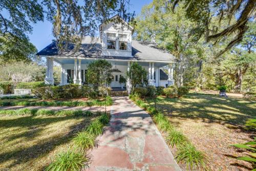 Pinckneyville House | Historic Woodville Estate with Pool Pets Welcome!