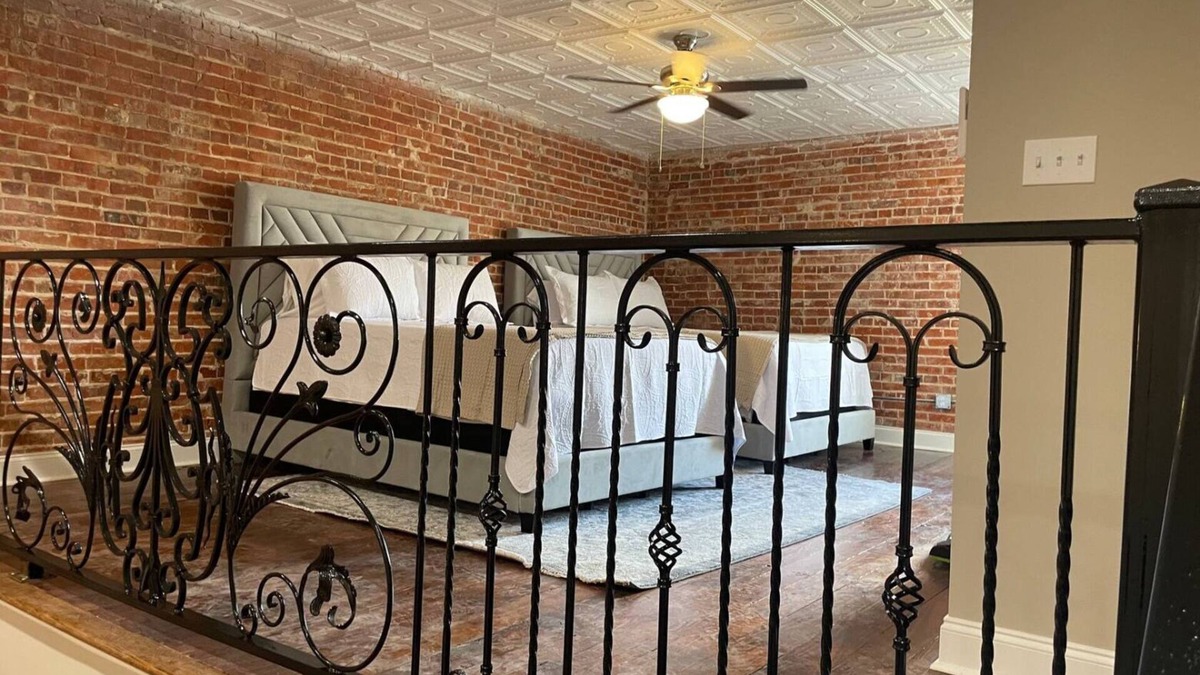 Rayne Apartment | Historic Worthmore Suite A