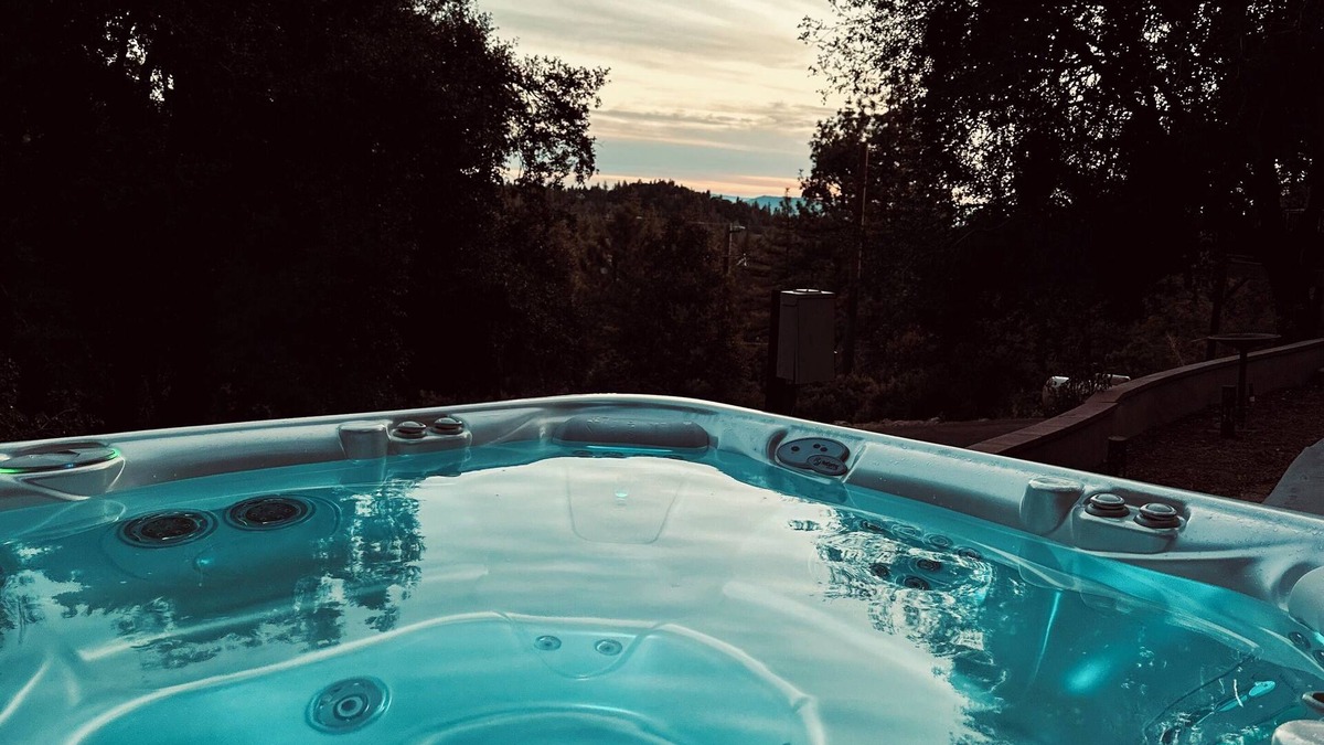 Idyllwild Cabin | Historic Writers Lodge w/spa as featured in San Diego Magazine. Walk to town.