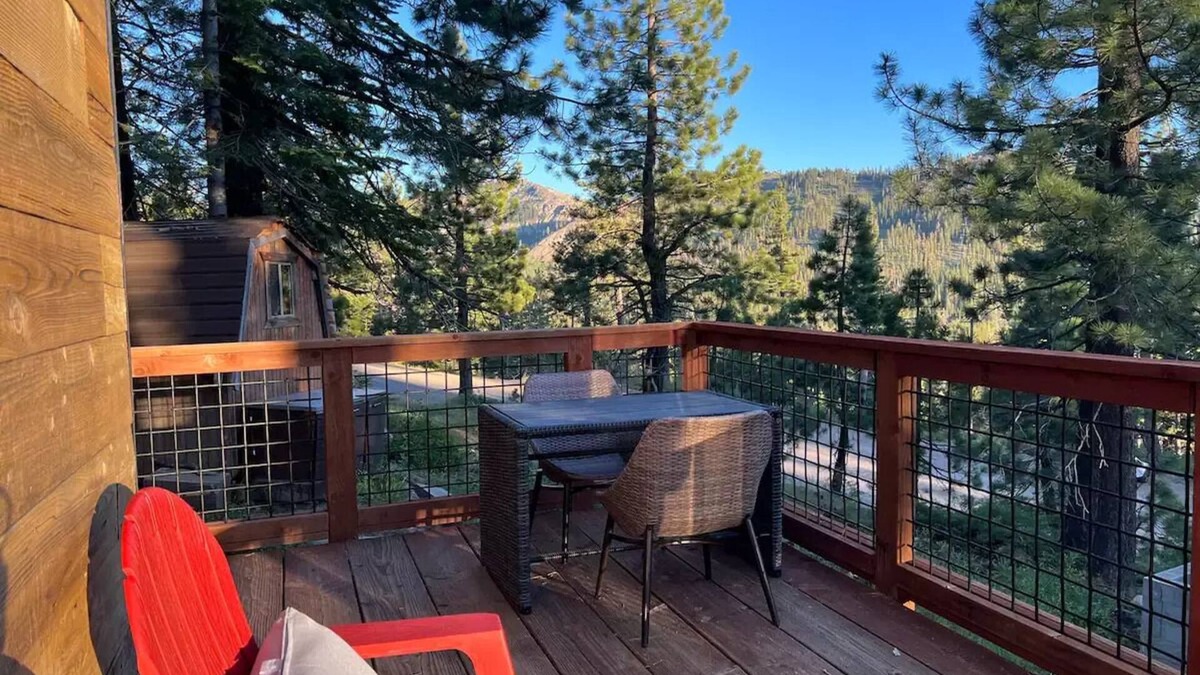 Norden House | Historical Cal Berkeley Ski Lodge, walking distance from Sugar Bowl Ski Resort!