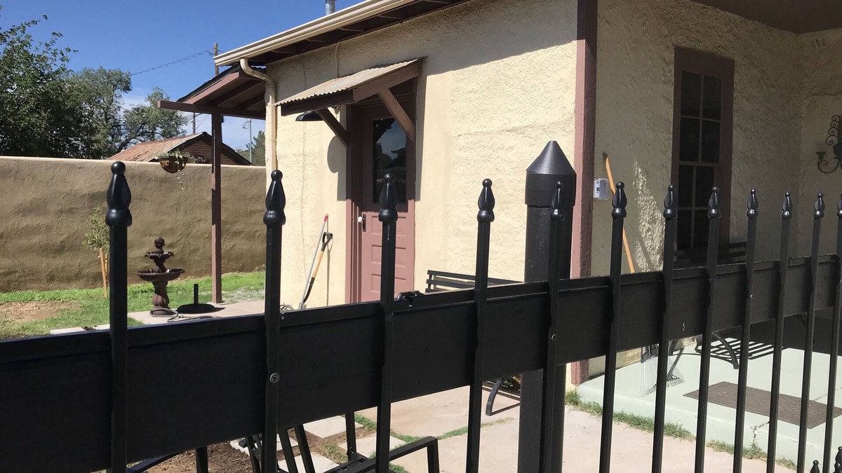 Tyrone Cottage | Historical cottage located in the heart of downtown (pet friendly)