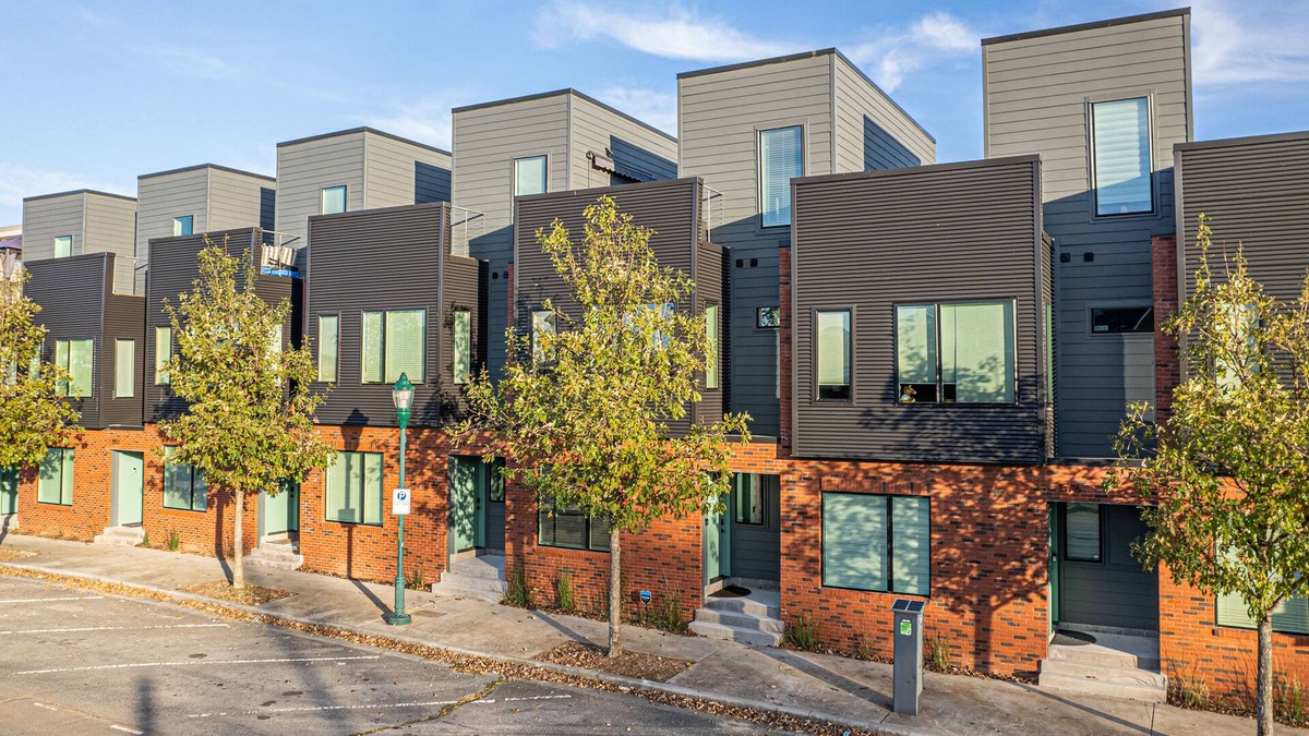 Chattanooga Condo | Historical Downtown, Private, Self-check-in, 1 car Parking, 1King & 1Queen beds