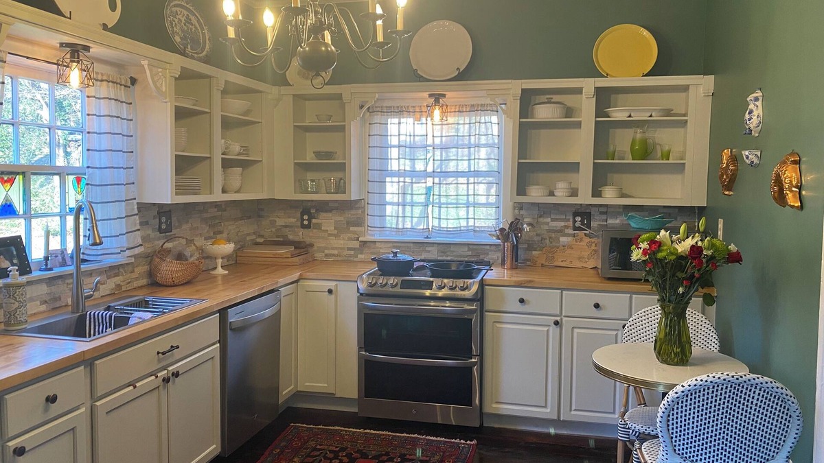 Clifton House | Historical getaway walking distance from the Pacolet river