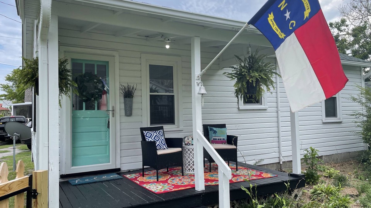 Morehead City Cottage | Historical guest house featured on HGTV's Beachfront Bargain Hunt Renovation!