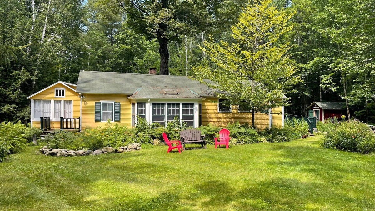 Canaan Cottage | Historical Lake House & Guest cottage.