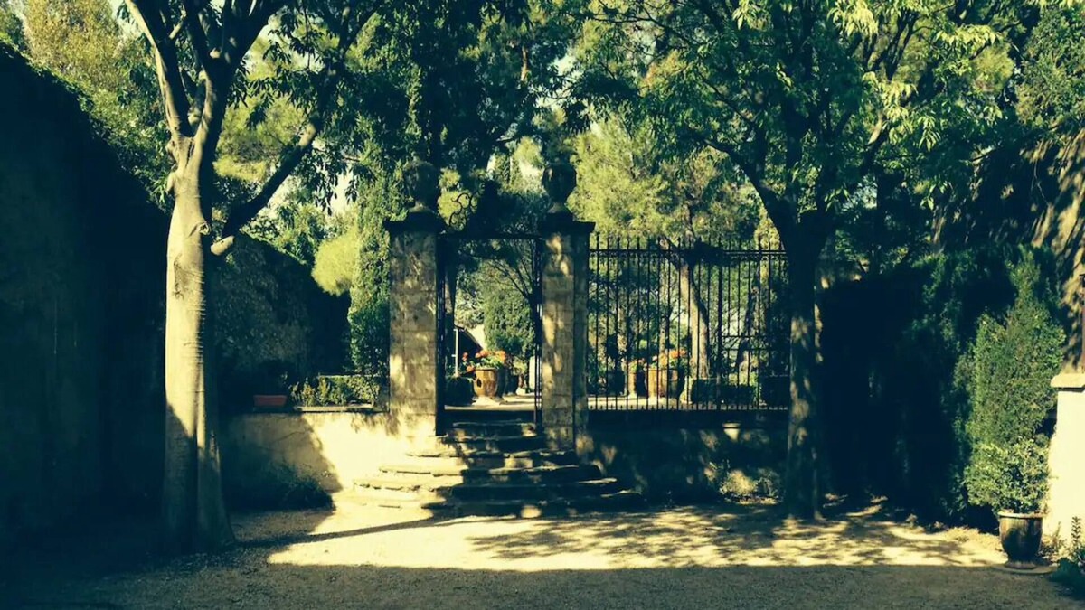 Montpeyroux House | Historical monument listed house, garden & swimming pool close to vineyards