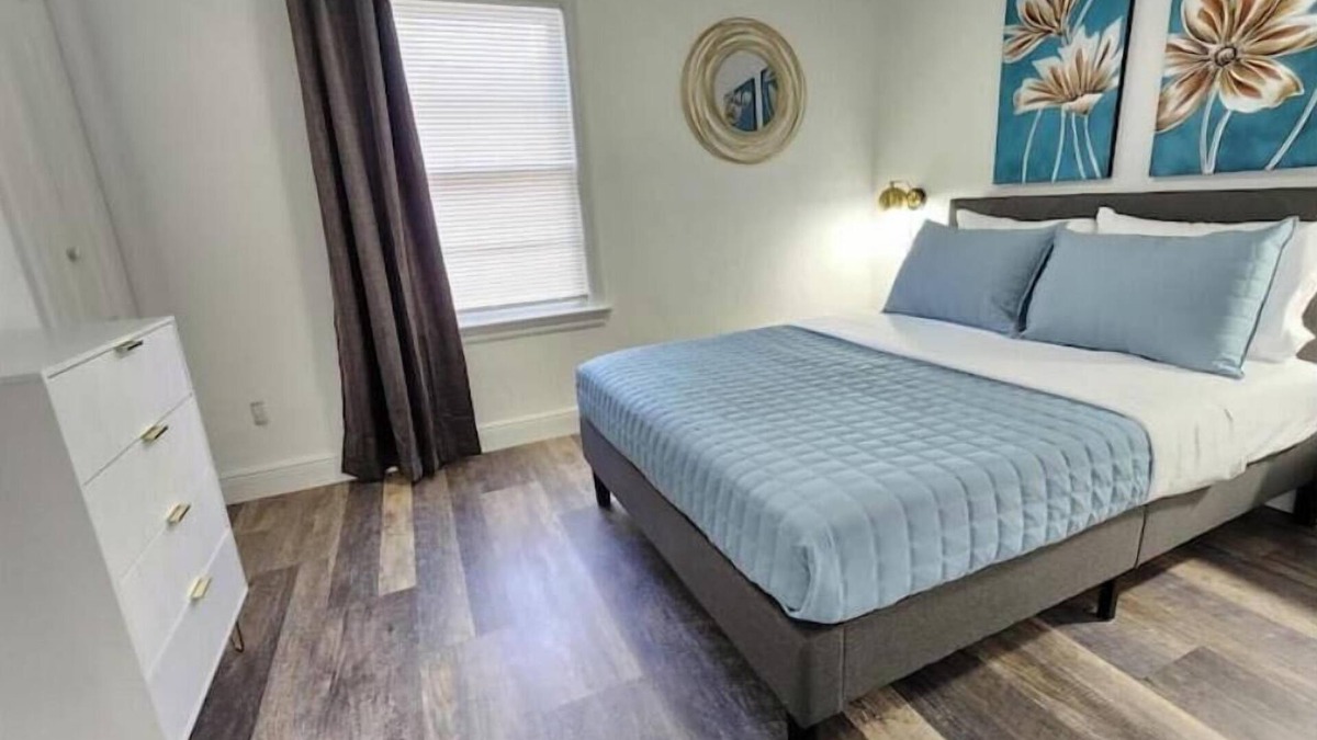 Wadeview Park House | Historical SodoHouse DT near hospitals - Sleeps 11
