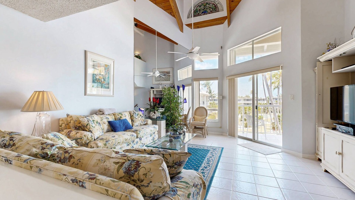 Layton Condo | Historically located condo w/ocean views, pool, loft, AC & guest boat access