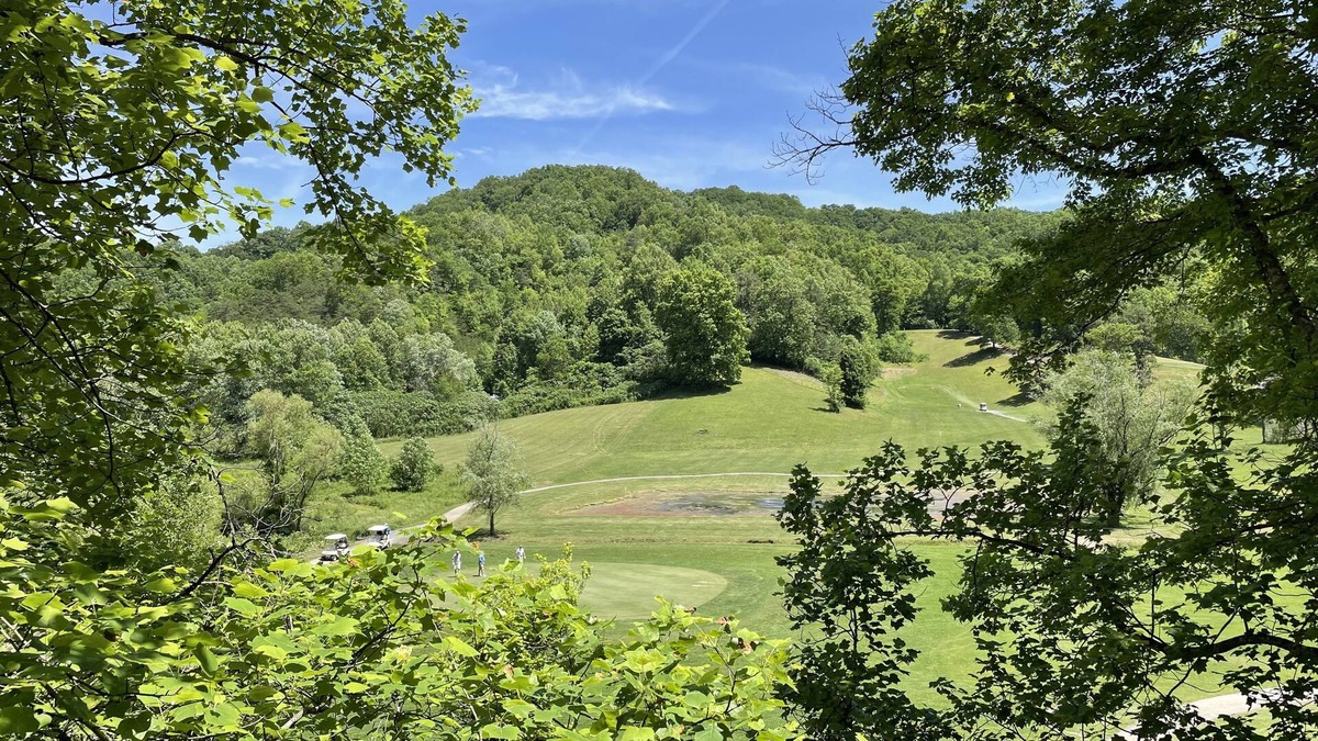 Haysi Cabin | "Hit the Breaks" - Three bedroom cabin just outside Breaks Interstate Park!