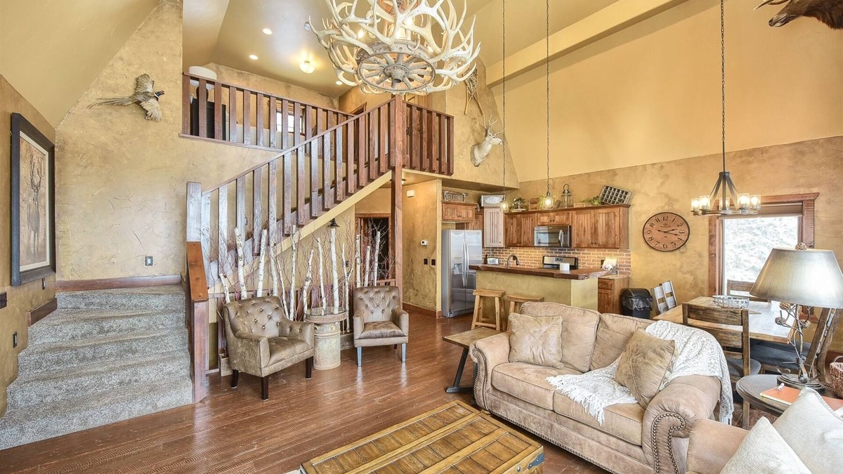 Deadwood Cabin | Hitchin Post - Access to Pool!