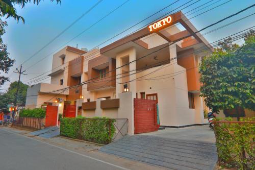 Hazratganj Hotel | HL Tokyo