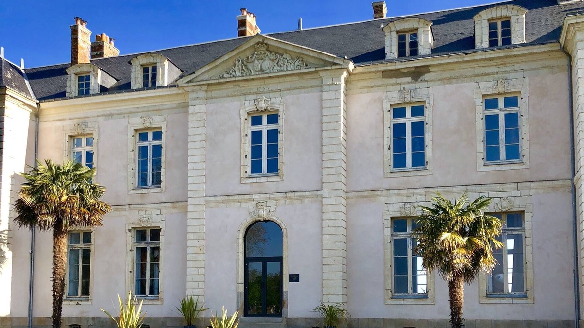 Saint-Philbert-de-Grand-Lieu Apartment | House