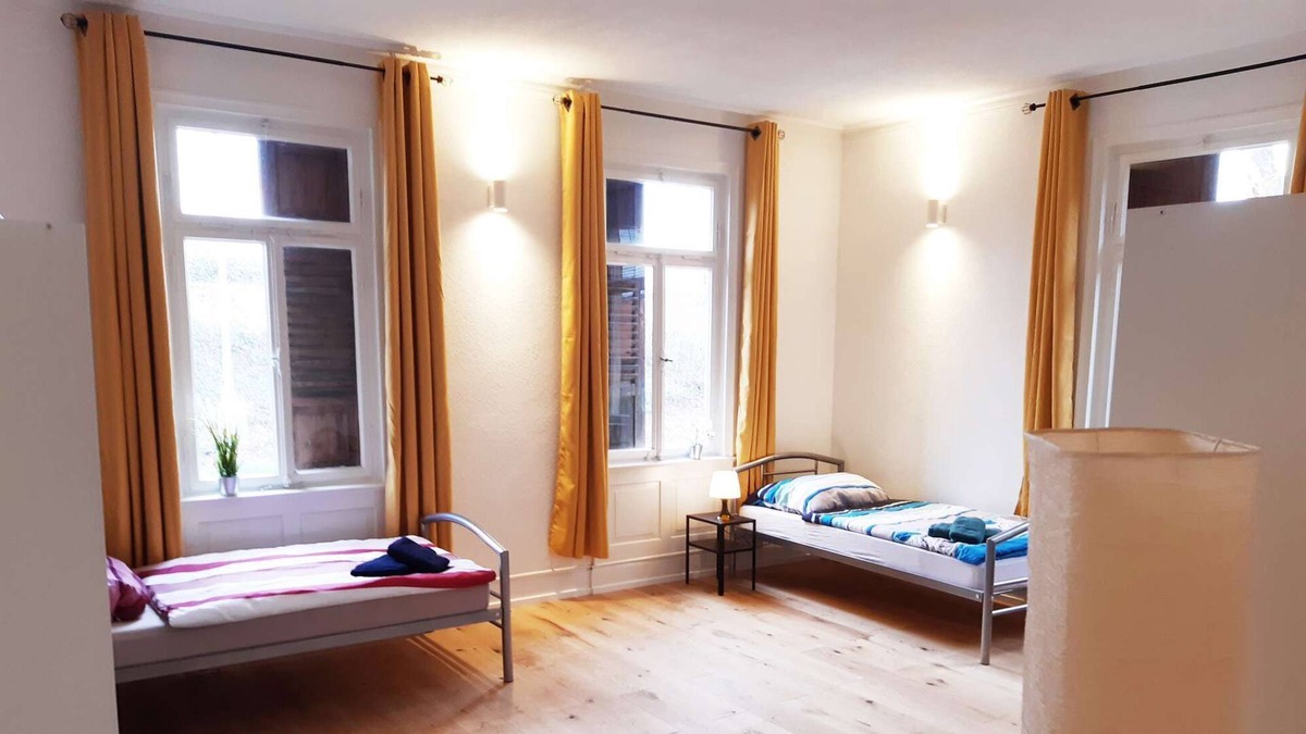 Metzingen Apartment | HÖ01 large apartment with dryer and washing machine