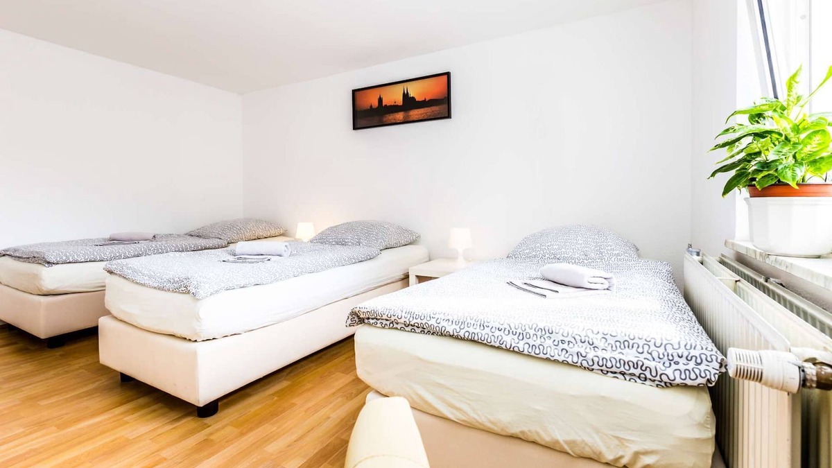 Nippes Apartment | HÖ01 large apartment with dryer and washing machine