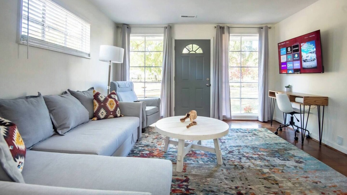 Crestline Heights House | Hoadley Home-Groups/Pets/Games/FastWiFi/Workspace