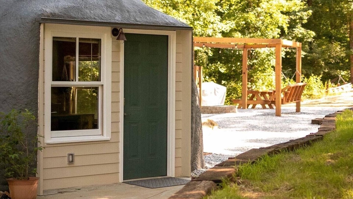 Slater House | Hobbit Hideaway - Do Something Different!