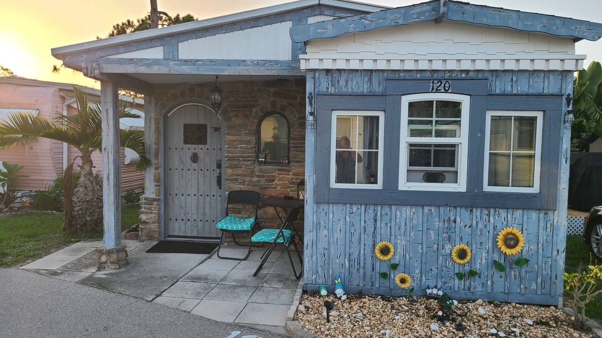 Jacarandas House | Hobbit Tiny House - Southwest Florida