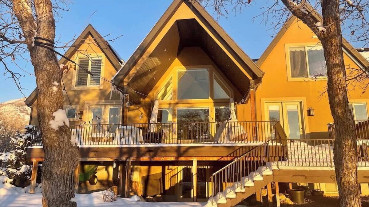 Layton House | Hobbs Creek Summary: