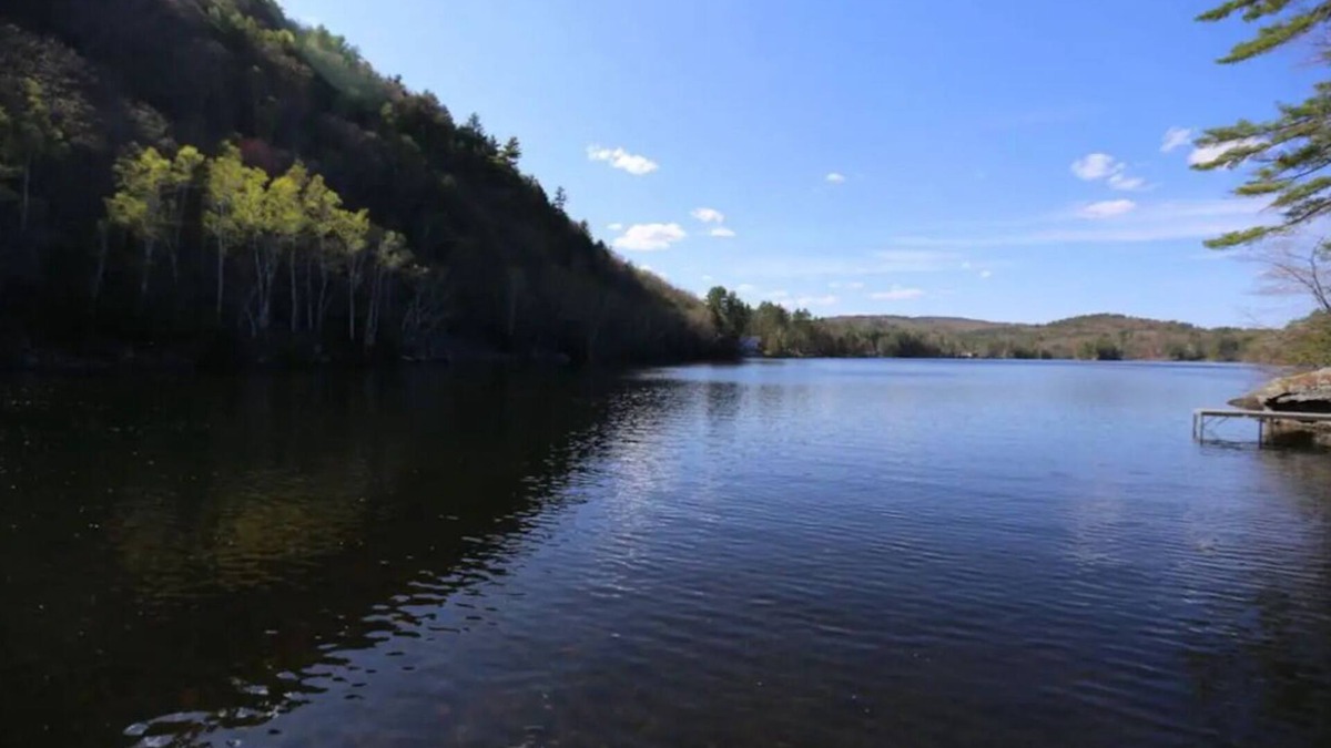 Winona House | Hobie's Landing - Blissful lake Side Cottage on Winona Lake!