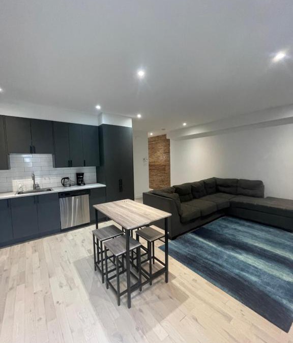 Maisonneuve Apartment | Hochelag Nook