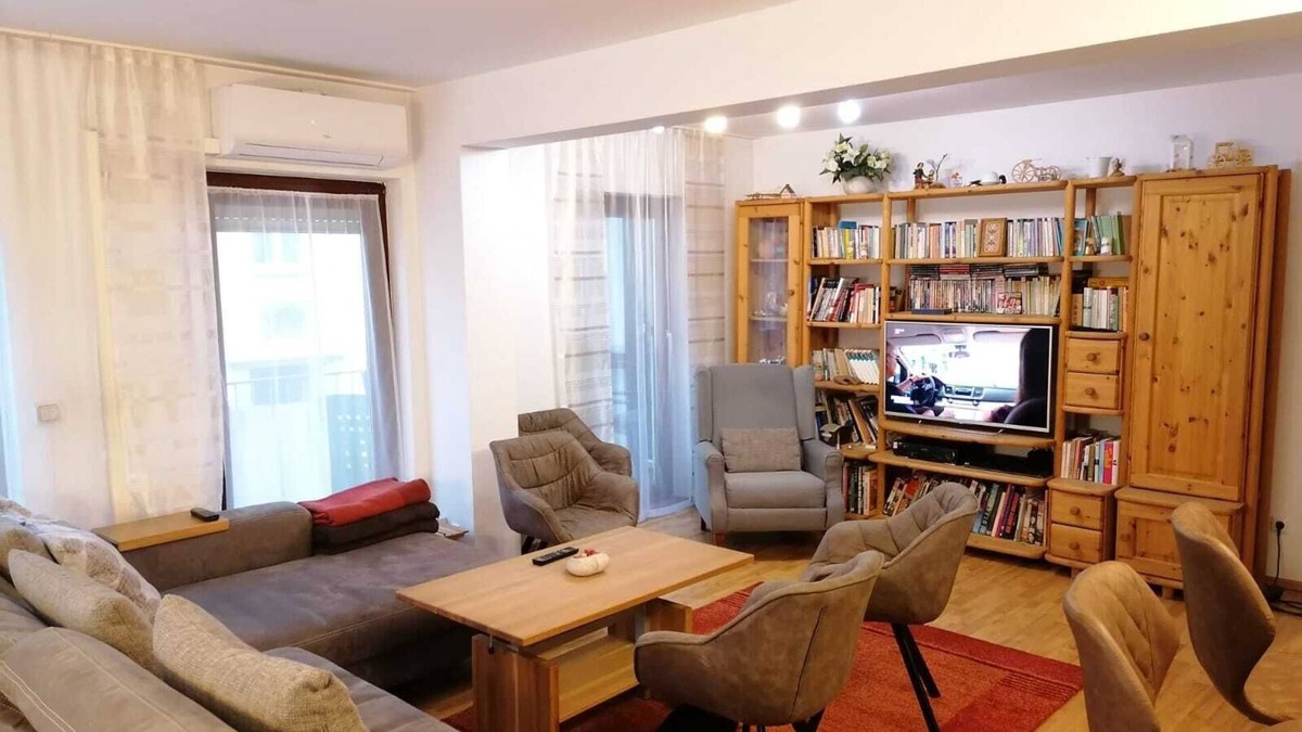 Bayreuth Apartment | Hofgarten apartment = Bayreuth's best location, with parking space 150sqm with air conditioning