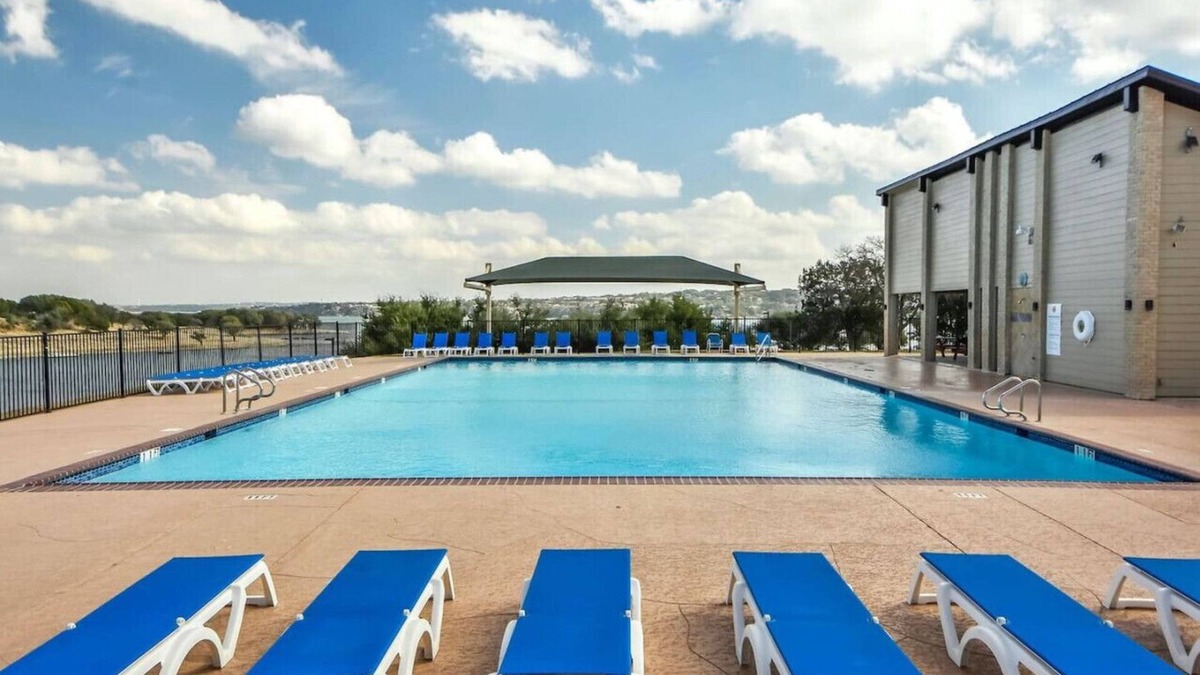 Point Venture Apartment | `Hogan Hideaway` Lake, Pool, Golf course, Gym!