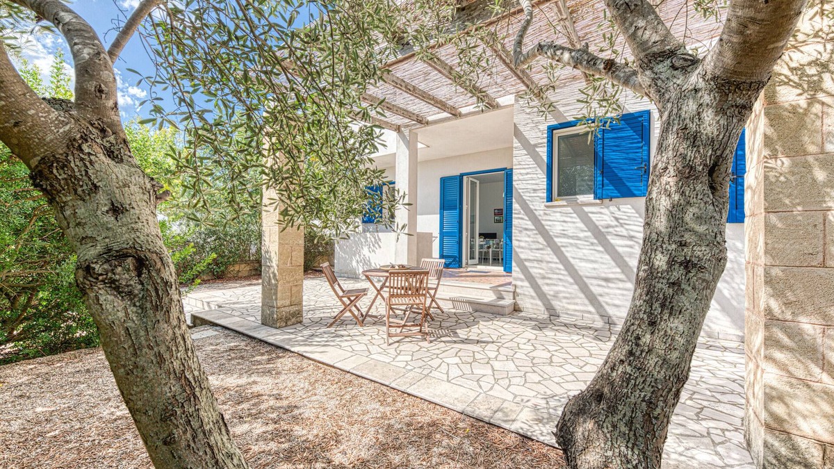 Marina di Novaglie House | Holiday Home L'Ulivo di Novaglie with Terrace and Air Conditioning, Pet-Friendly