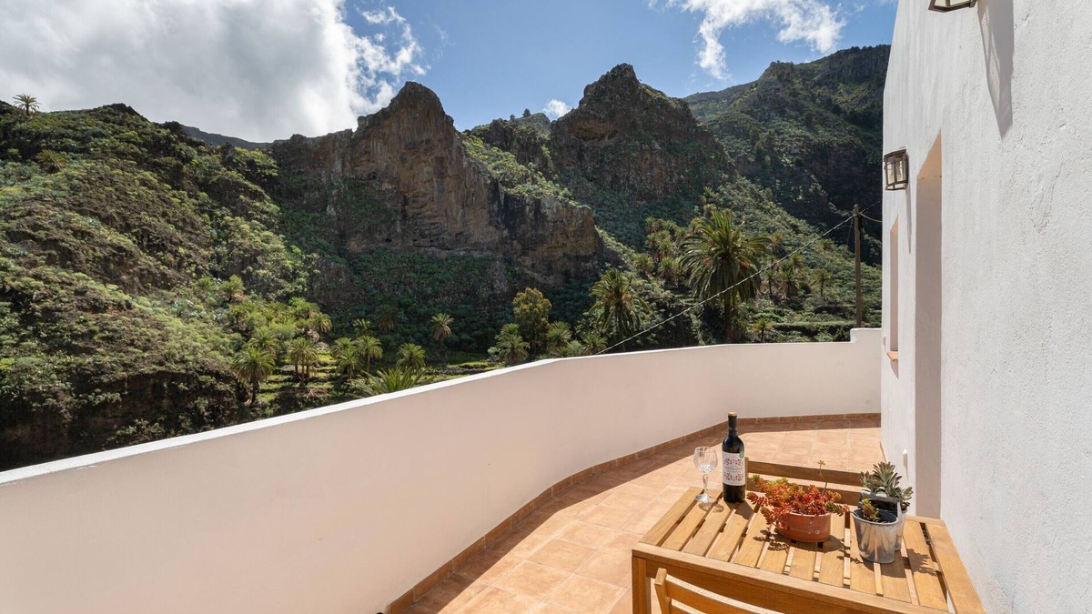 San Sebastian de la Gomera House | Holiday Home 'Coralia' with Private Garden and Wi-Fi