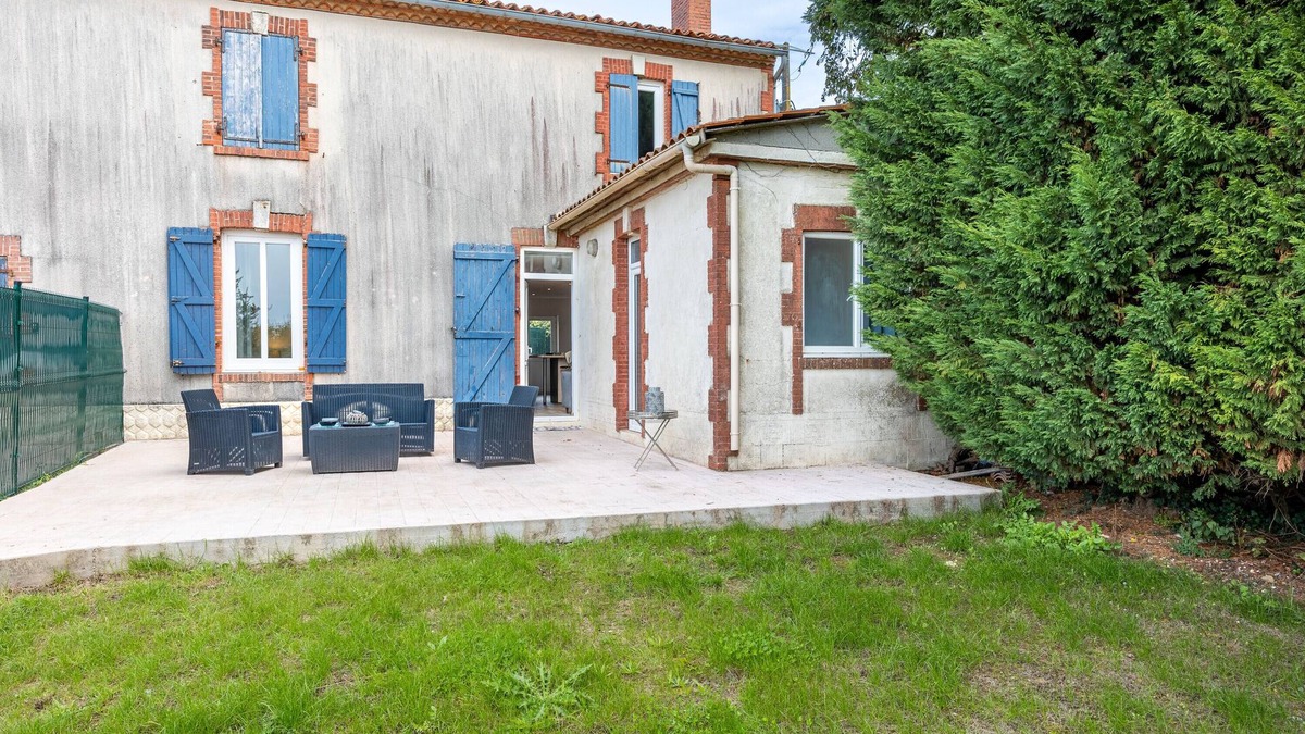 Saint-Martin-des-Fontaines House | Holiday Home 'Gite Les Garnes 4 Personnes' with Private Terrace, Private Garden and Wi-Fi