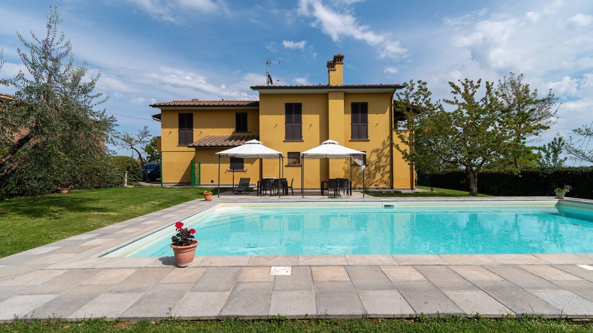 Ciggiano House | Holiday Home "Mugellese" with Shared Pool & Wi-Fi
