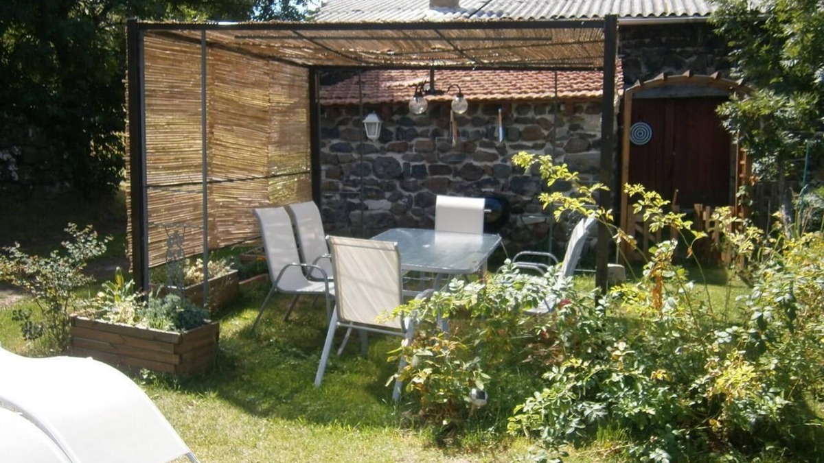 Le Monastier-sur-Gazeille House | Holiday Home 'Estaou Treillo 1 Gte Rural' with Shared Garden, Wi-Fi and Air Conditioning