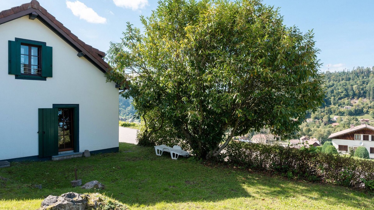Saint-Maurice-sur-Moselle House | Holiday Home 'Maurice' with Mountain View, Private Terrace and Private Garden