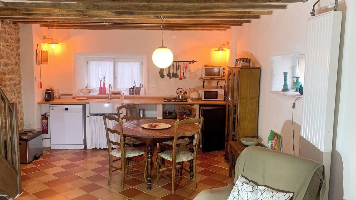 La Peruse House | Holiday home with use of garden and swimming pool
