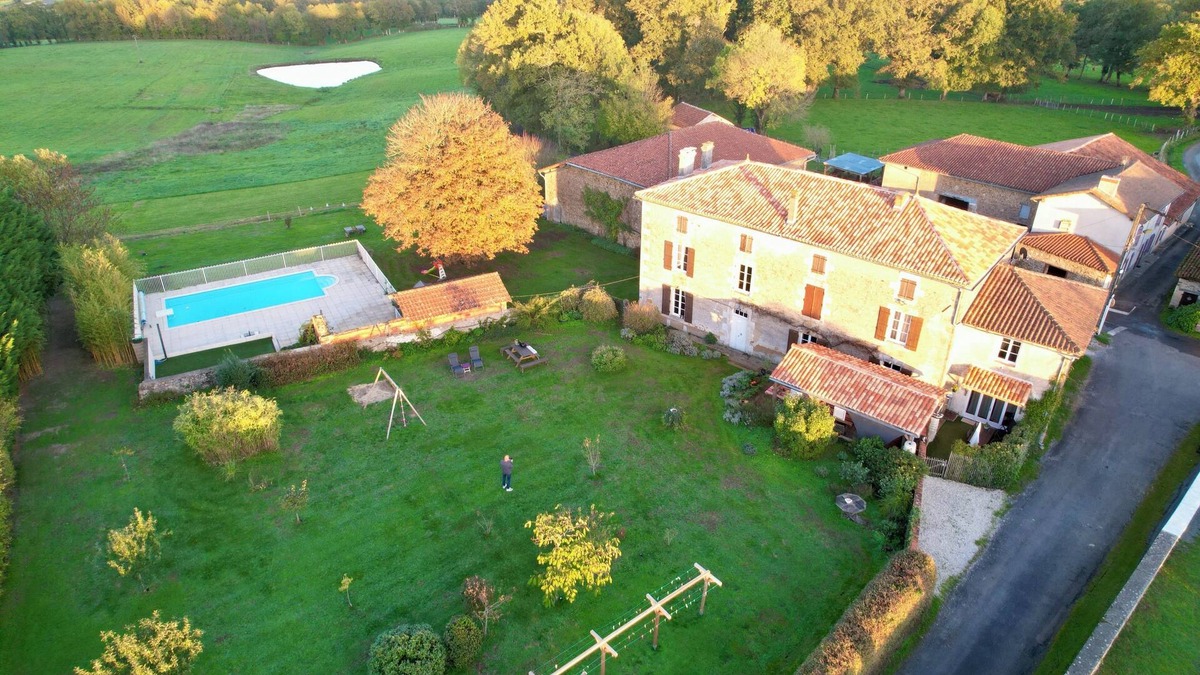 La Peruse House | Holiday home in a monumental Charente house.