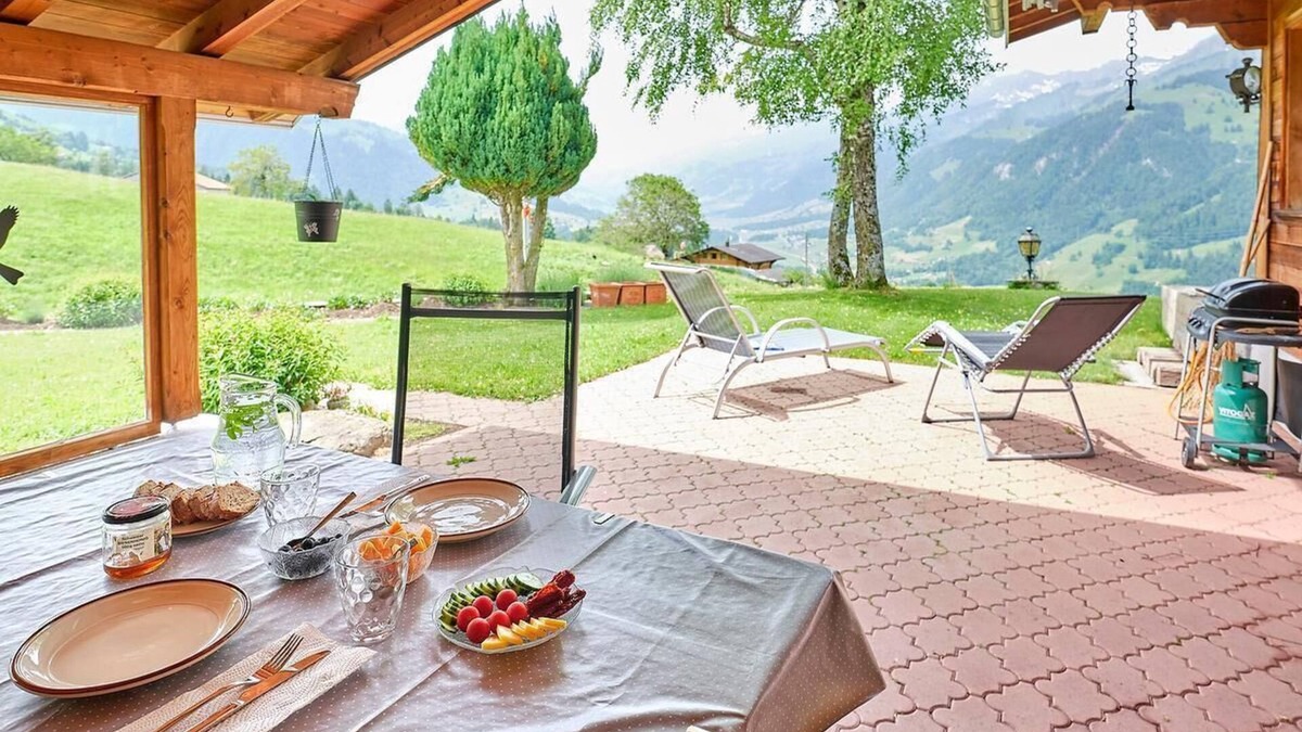 Reichenbach im Kandertal Ski Chalet | Holiday house Reichenbach im Kandertal for 1 - 6 persons with 3 bedrooms - Detached holiday house