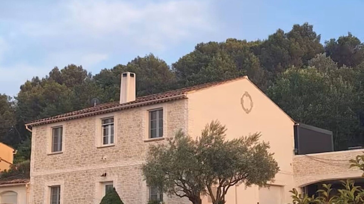 Saint-Romain-en-Viennois House | Holiday house with outdoor pool heated in season up to 6 people.
