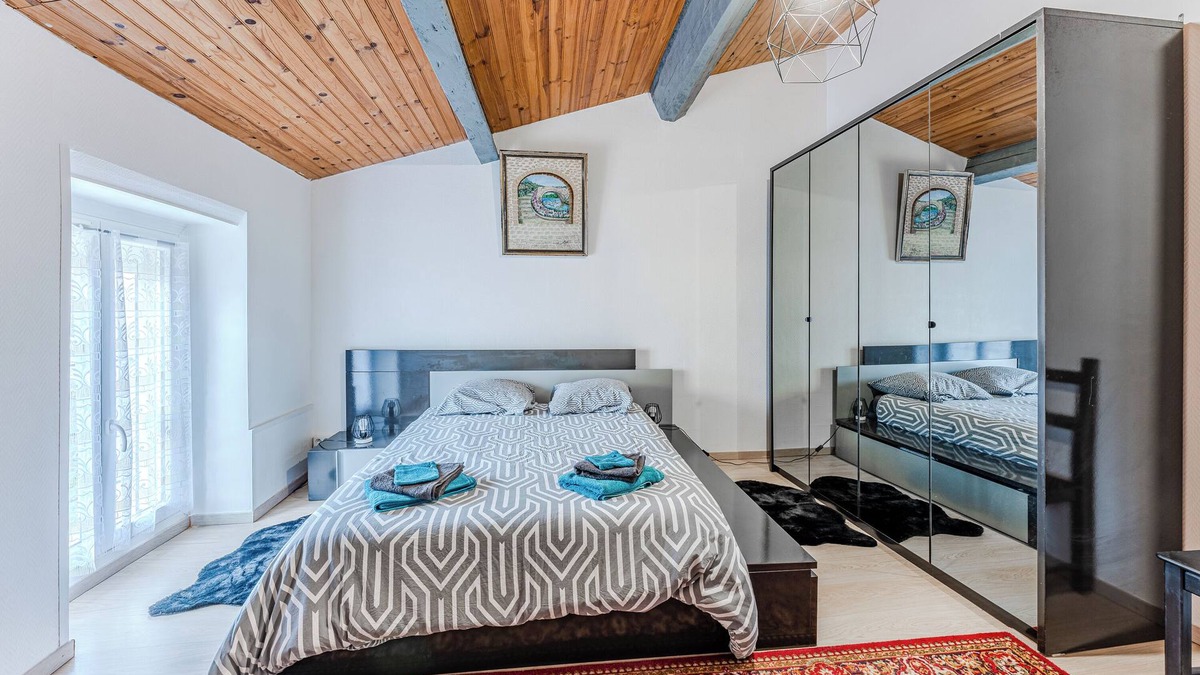 Saint-Seurin-de-Cadourne House | Holiday Home 'Gite Chez Lea' with Wi-Fi