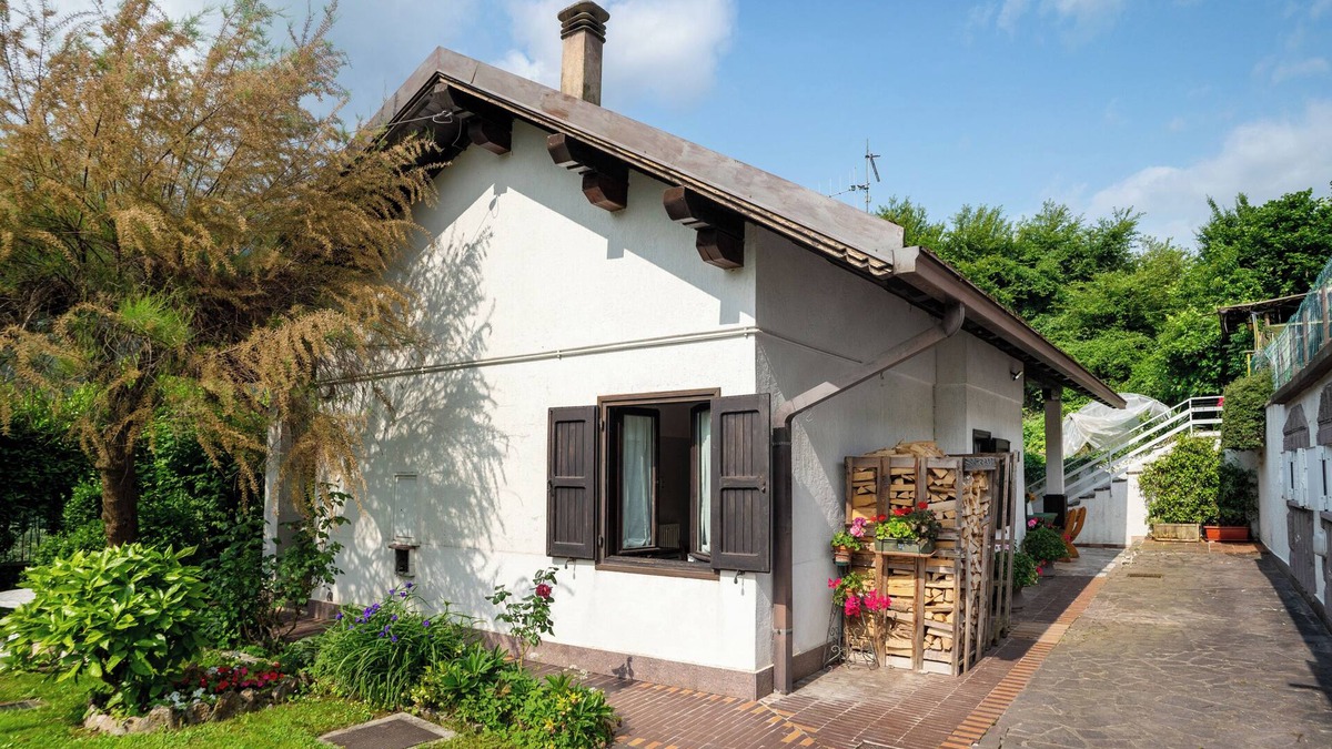 Altopiano della Vigolana House | Holiday Home 'Fruet' with Mountain View, Private Garden and Wi-Fi