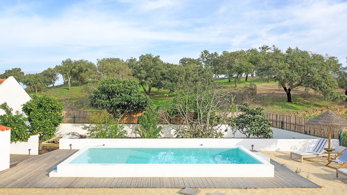 Santa Margarida da Serra House | Holiday Home 'Monte Da Venda De Baixo' with Mountain View, Private Pool and Wi-Fi