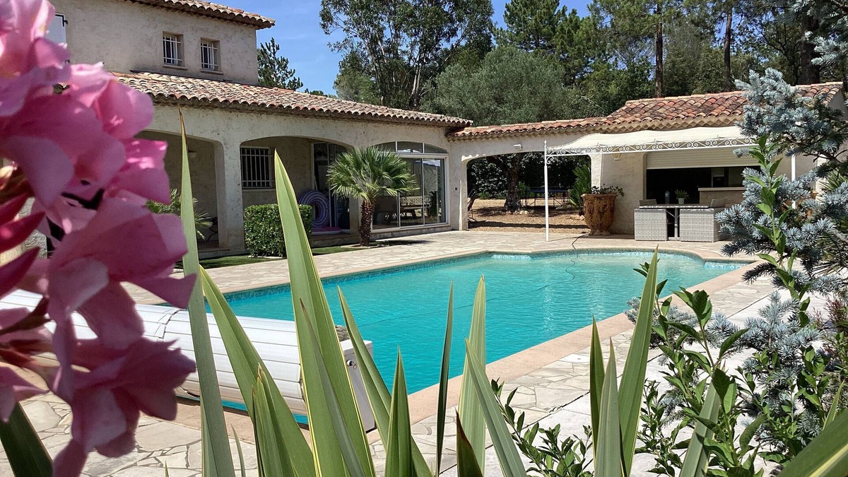La Bouverie Apartment | Holiday Apartment "Clos Saint Jean" with Pool, Private Terrace & Wi-Fi