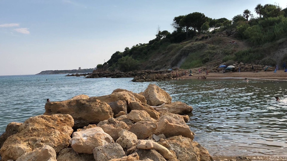 Isola di Capo Rizzuto Apartment | Holiday Apartment "Capo Rizzuto 3" with Sea View, Private Terrace & Wi-Fi