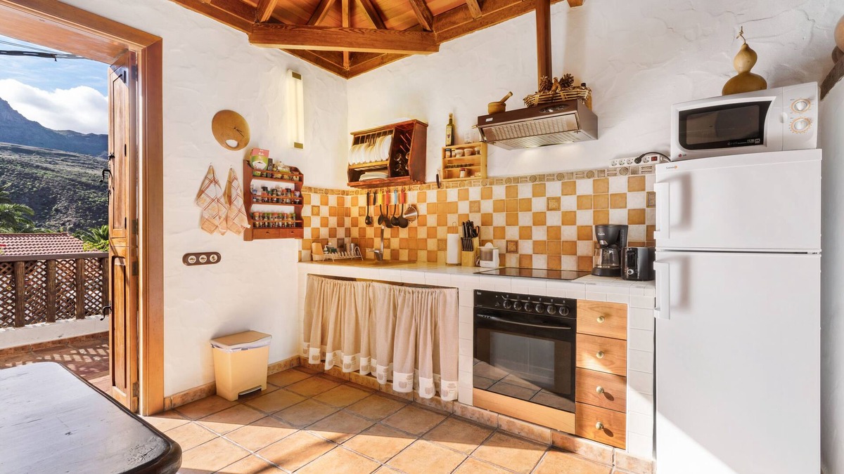 La Sorrueda House | Holiday Accommodation "La Escuela" with Wi-Fi