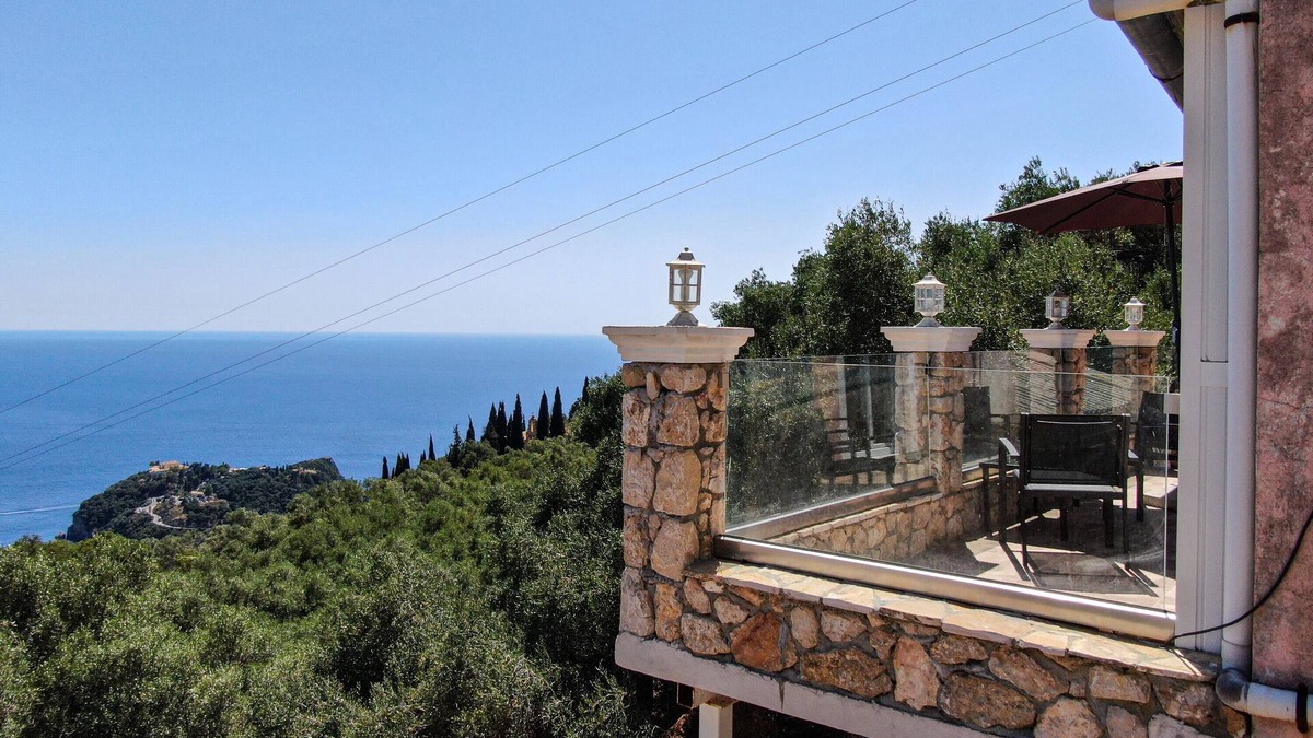 Lakones House | Holiday Accommodation 'Captain Spiros House' with Mountain View & Wi-Fi