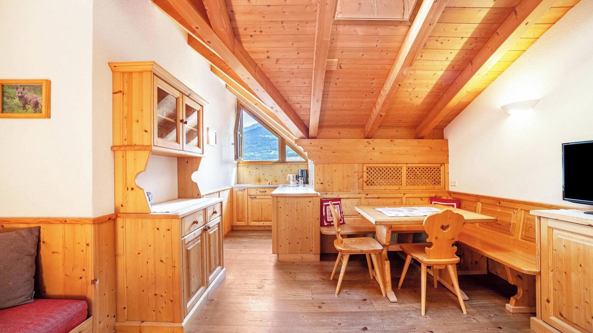 Montechiaro Apartment | Holiday Apartment "Hof am Schloss Zirm" with Mountain View and Wi-Fi