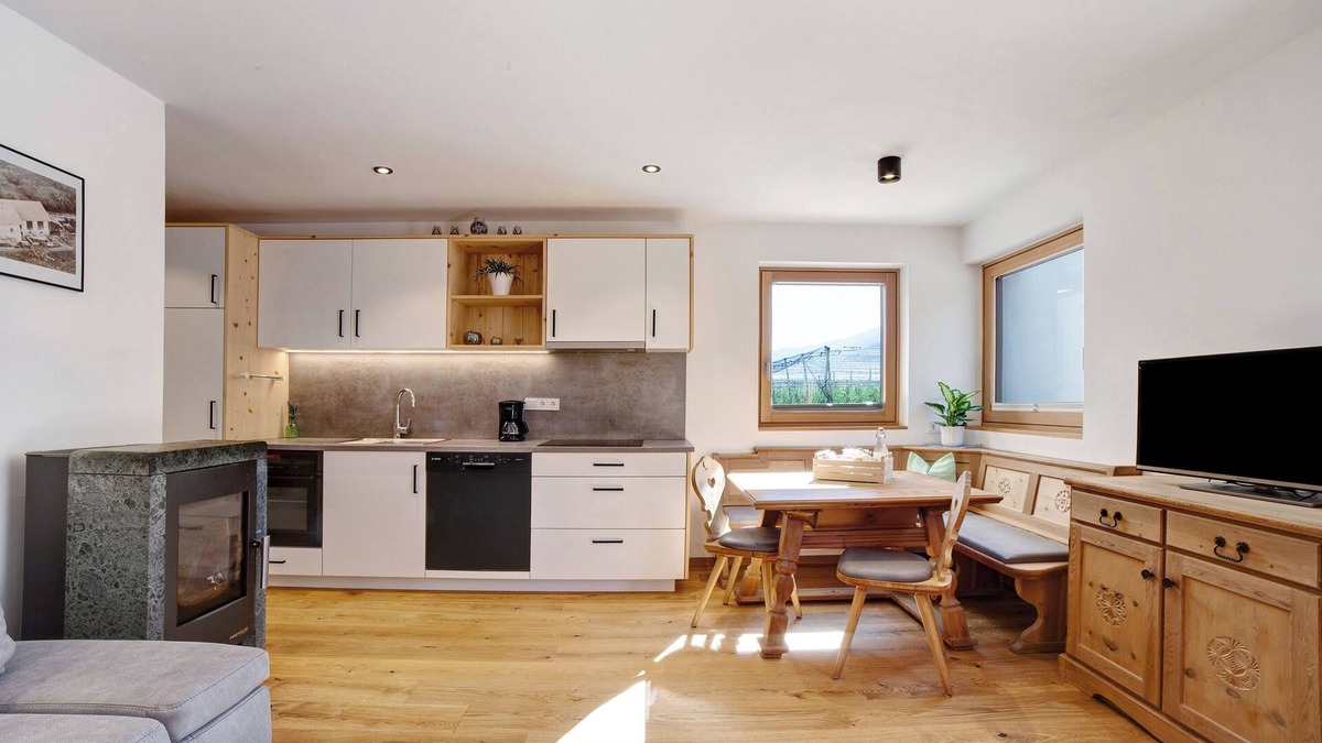 Castelbello-Ciardes Apartment | Holiday Apartment "Waalhof Ferienwohnung Golden" with Mountain View, Shared Garden and Wi-Fi