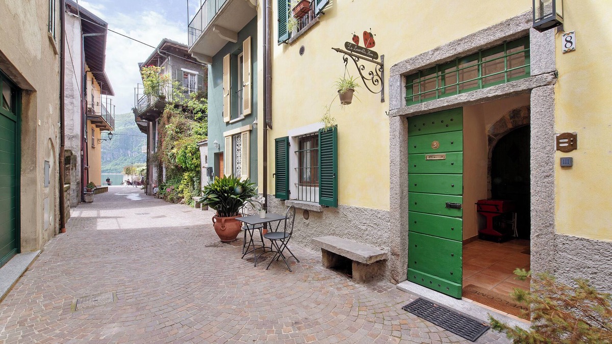 Mandello del Lario Apartment | Holiday Apartment "Moto Guzzi Le Coccinelle Home" with Lake View & Wi-Fi