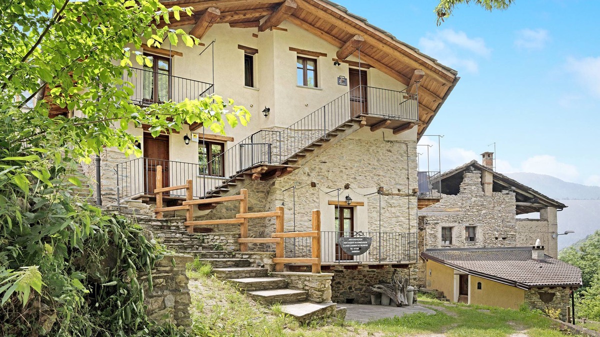 San Michele Prazzo Apartment | Holiday Apartment "Carlina Tano Di Grich" with Mountain View, Shared Terrace & 2 Balconies