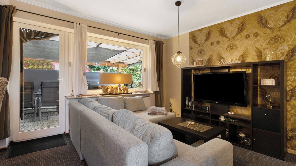 Burg Apartment | Holiday Apartment 'Kompass Oase' with Private Terrace, Private Garden and Wi-Fi