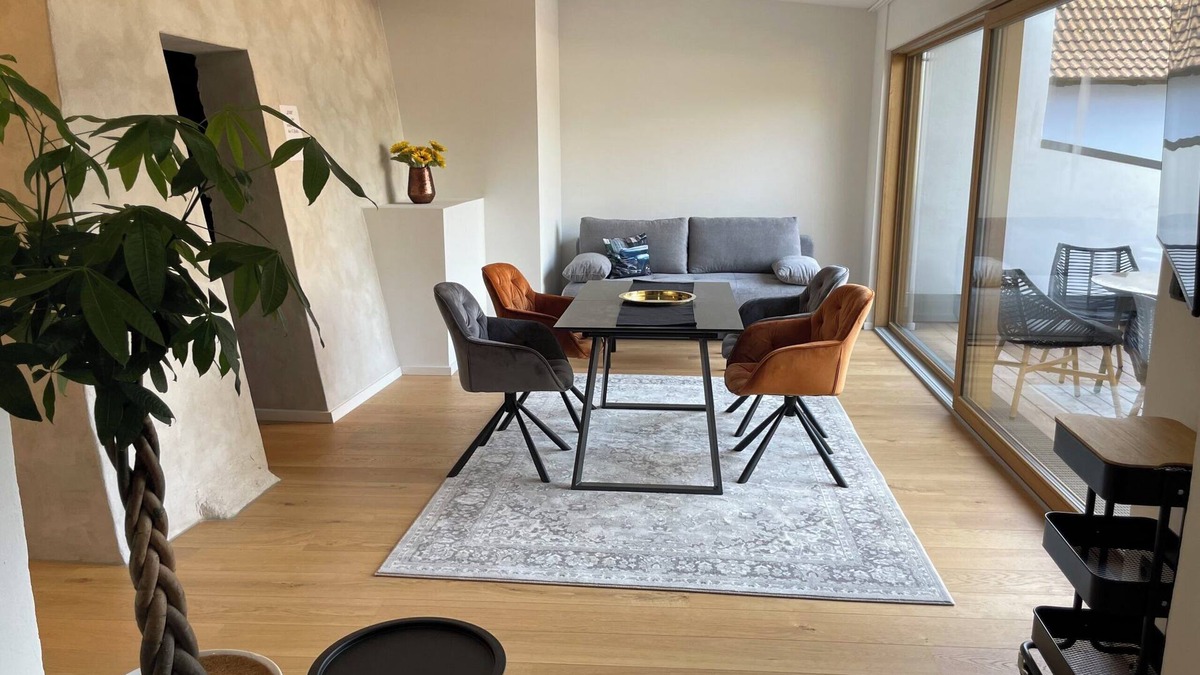 Gmuend in Kaernten Apartment | Holiday Apartment "Gasthof Alte Post - Top 8 Kapitän" with Mountain View & Wi-Fi