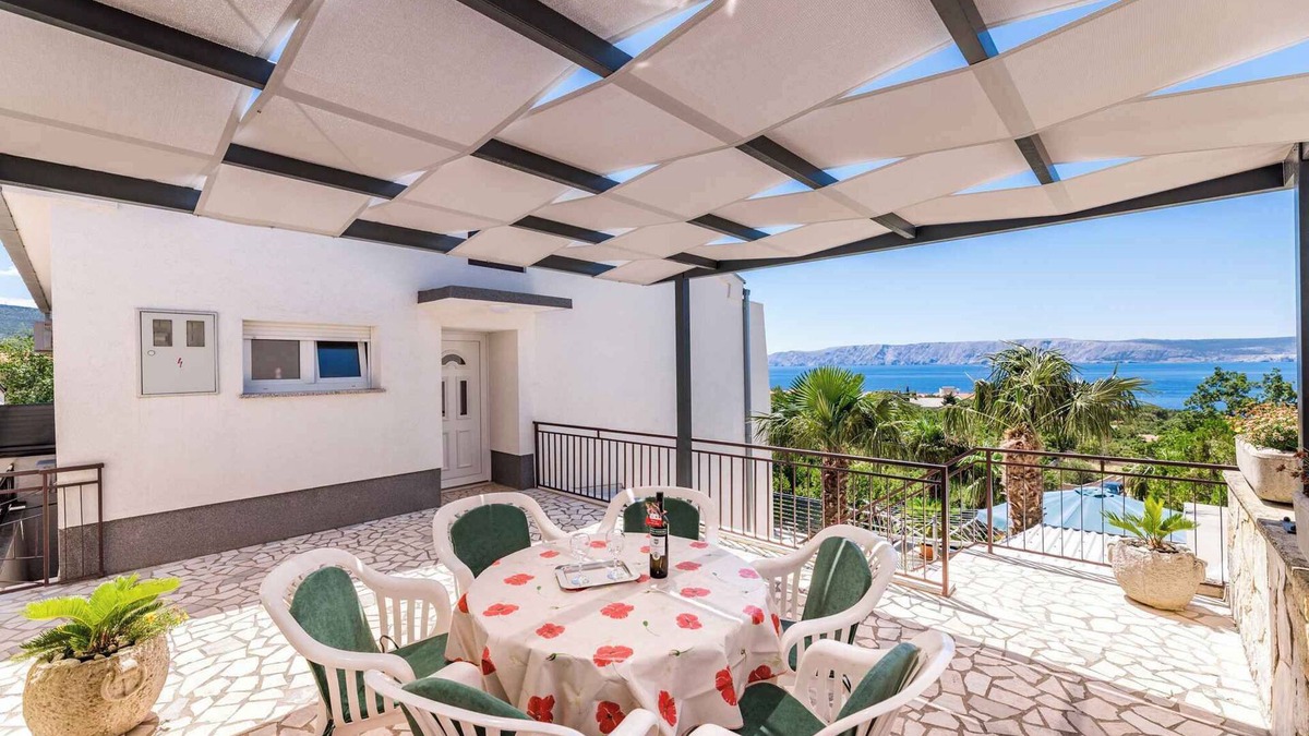 Povile Apartment | Holiday apartment with sea view and gazebo